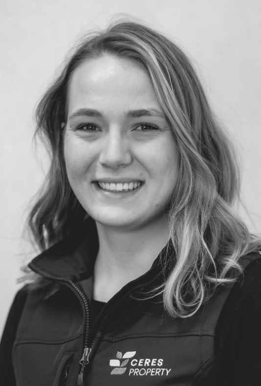 Headshot image of Viviane Holznagel