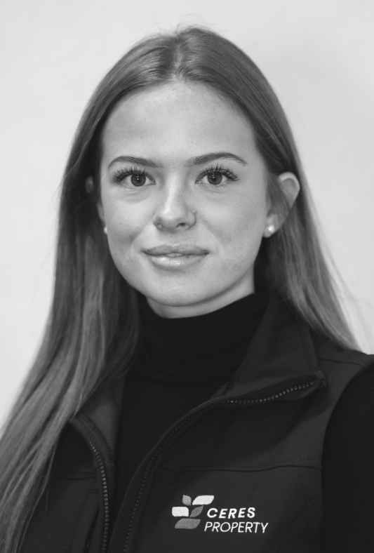 Headshot image of Lily Grinnall