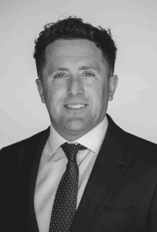 Headshot image of Sam Skinner