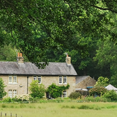 Image of a row of countryside cottages